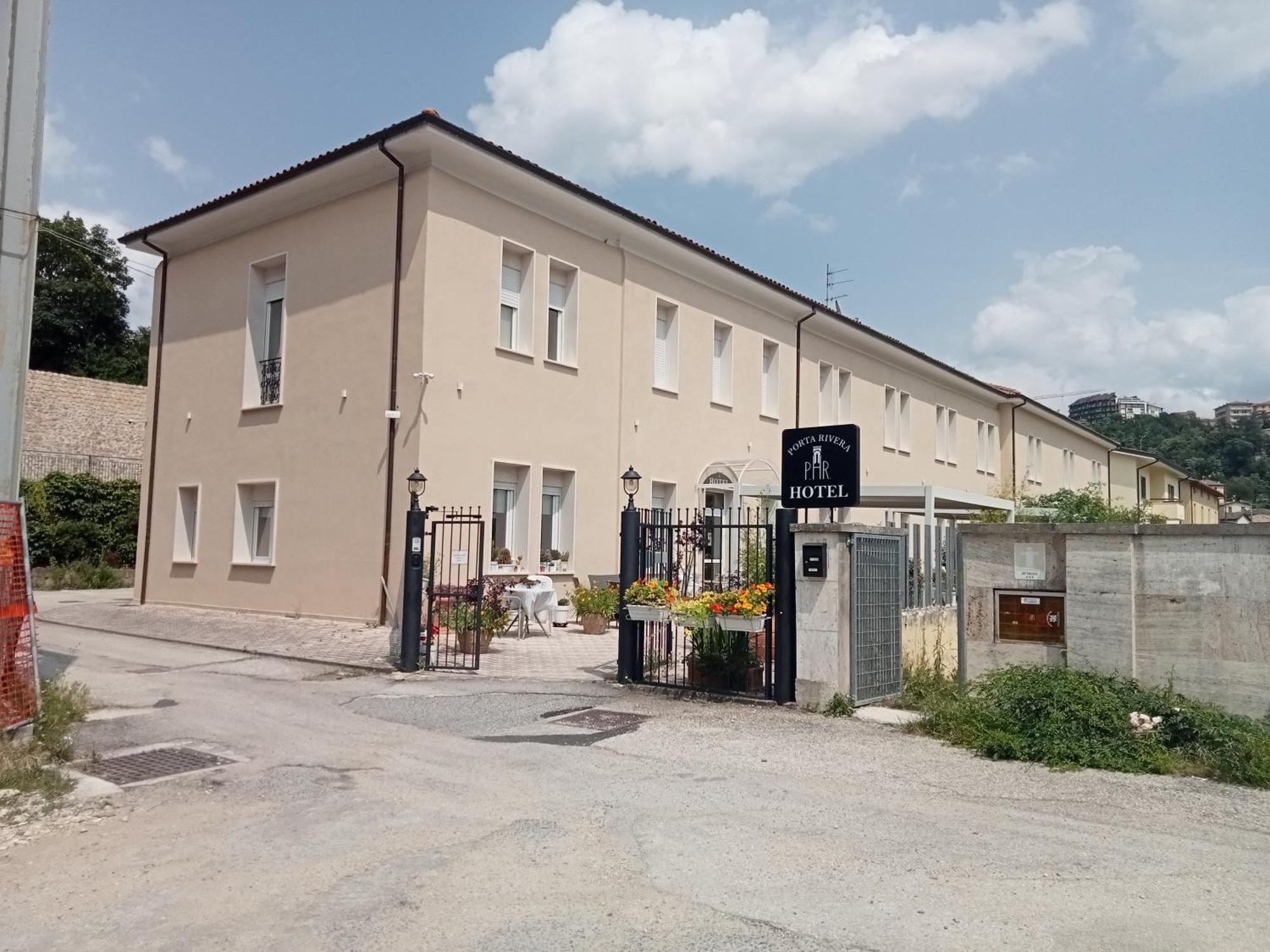 ל'אקווילה Hotel Porta Rivera מראה חיצוני תמונה